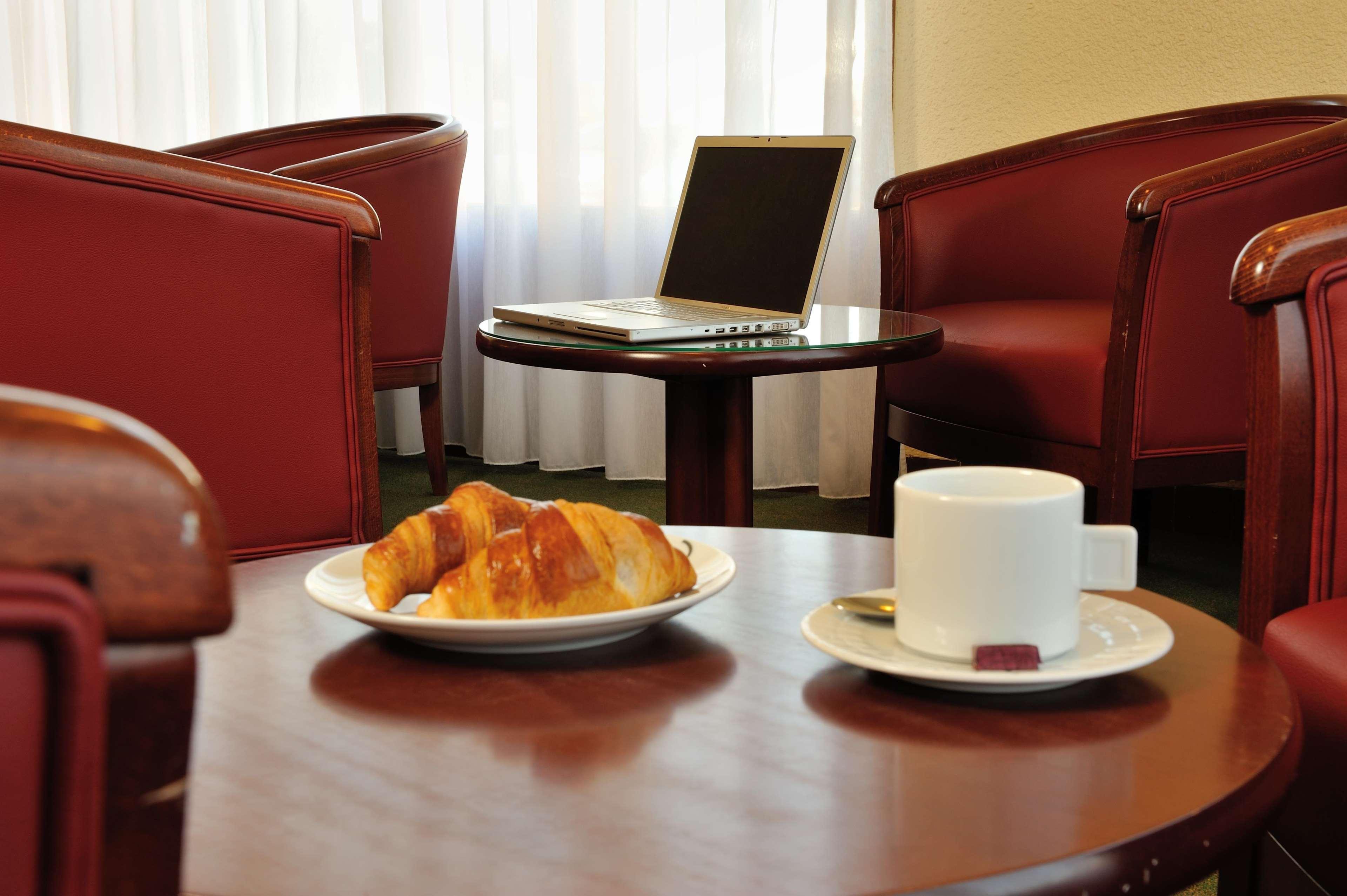 Hotel De La Briere Триняк Екстериор снимка