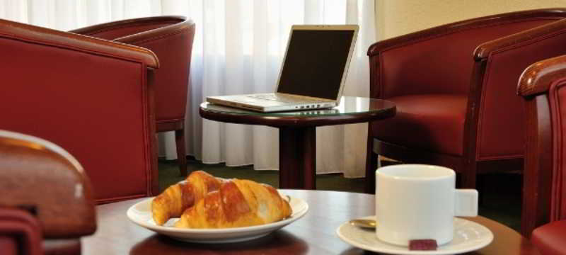 Hotel De La Briere Триняк Екстериор снимка